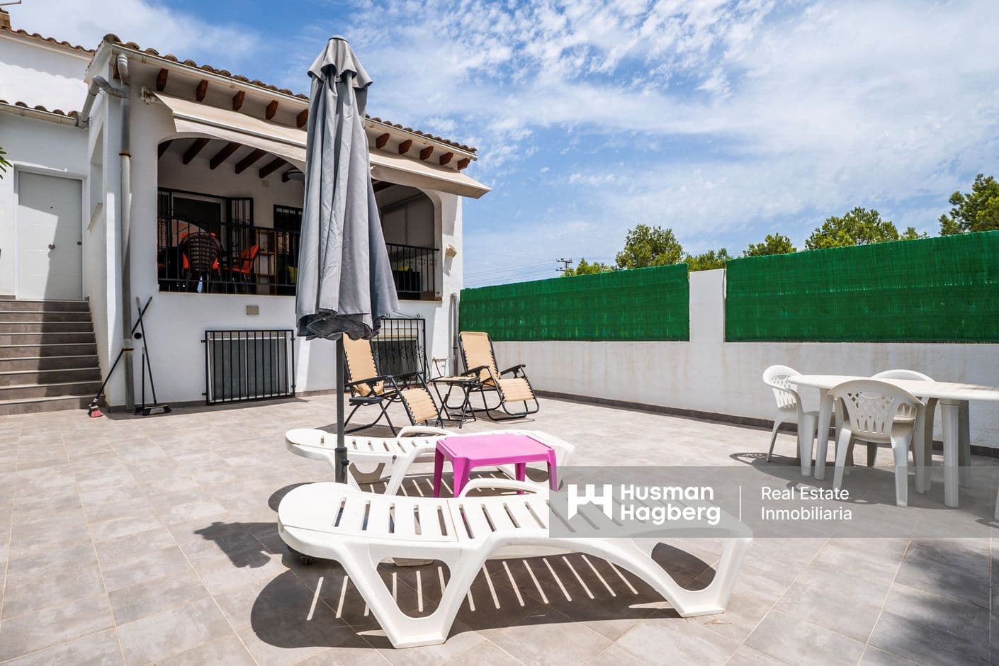 Townhouse with guest apartment and communal pool in Albir