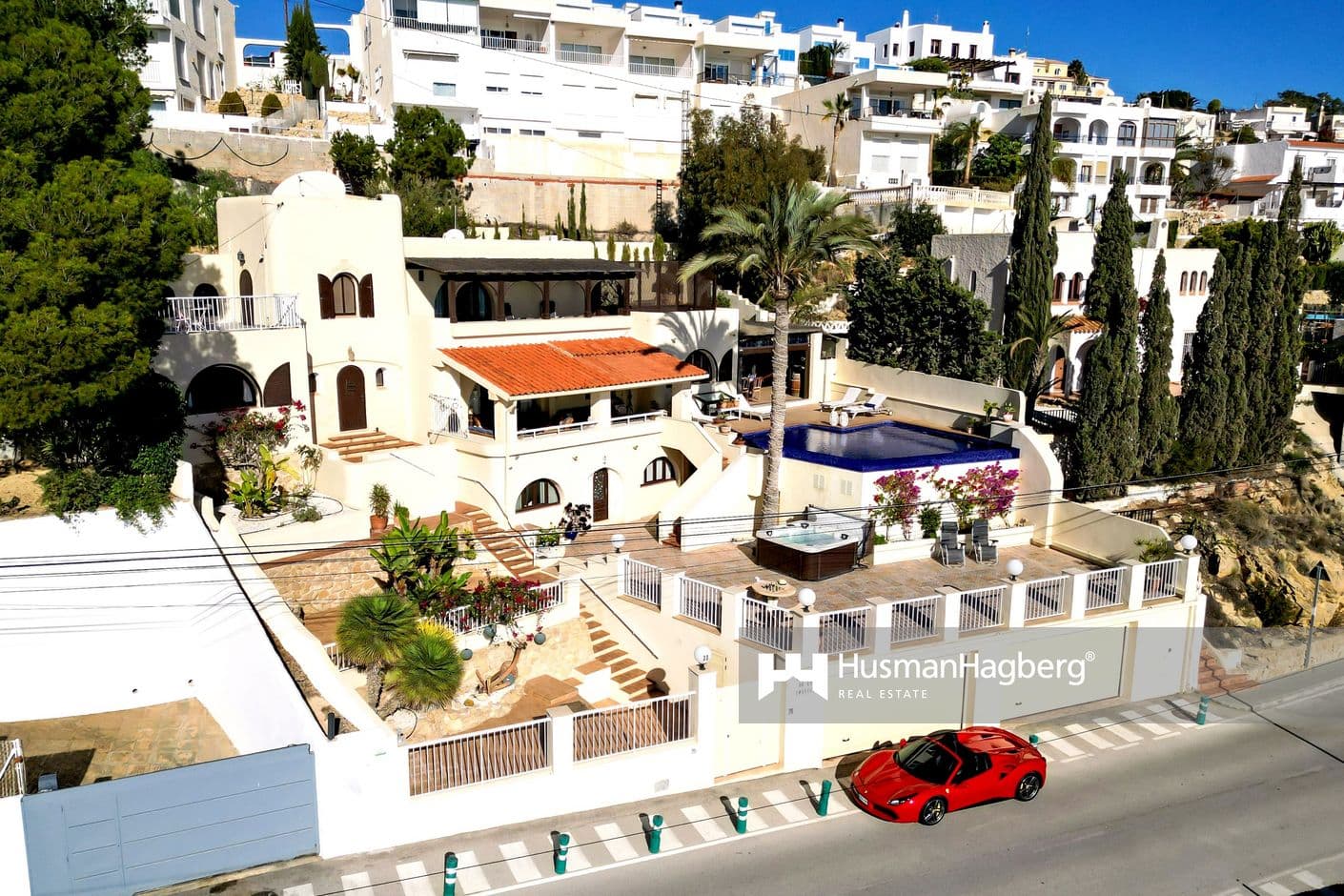Unique house with infinity pool in Villajoyosa