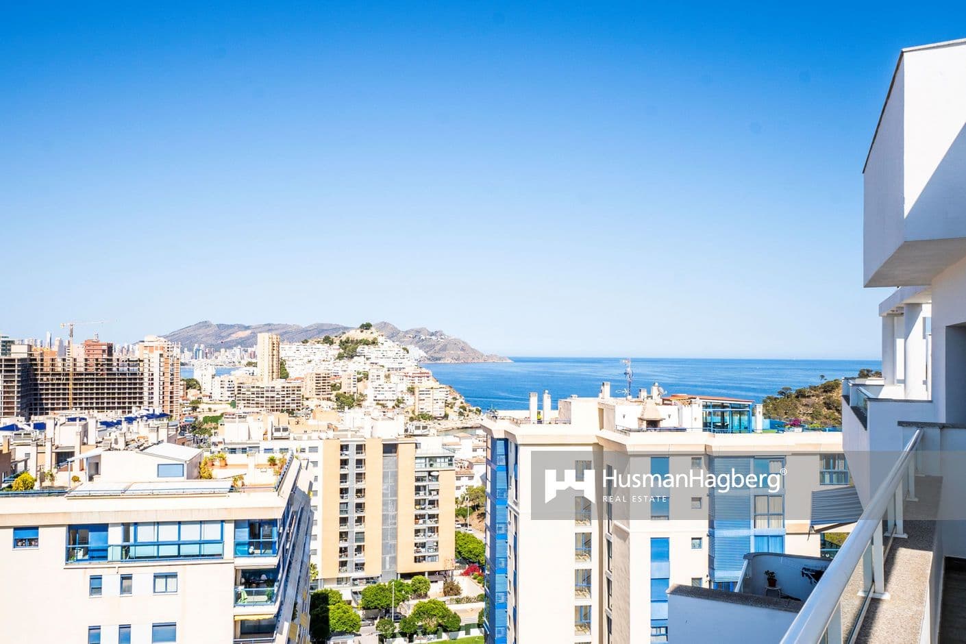 Renovated penthouse with sea views in Villajoyosa