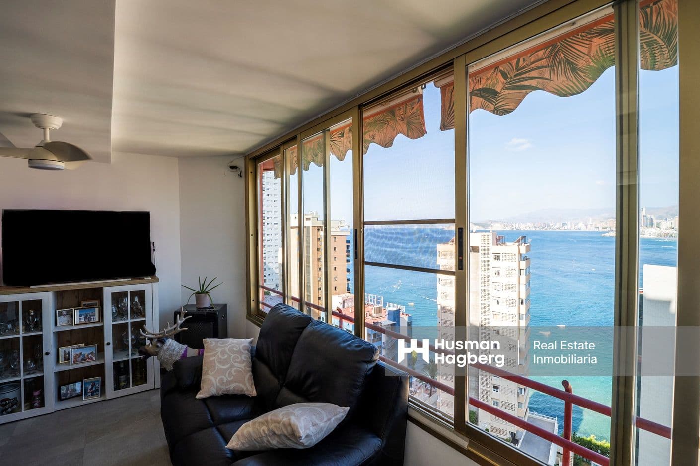 Nyrenoverad lägenhet med havsutsikt i Benidorm