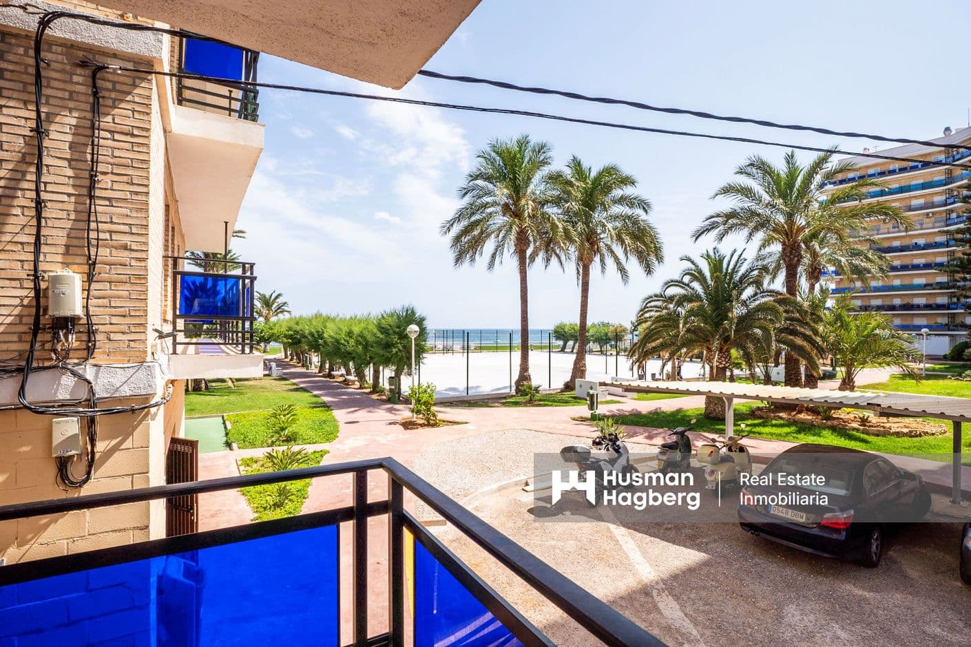 Three bedroom apartment on the first line in Denia