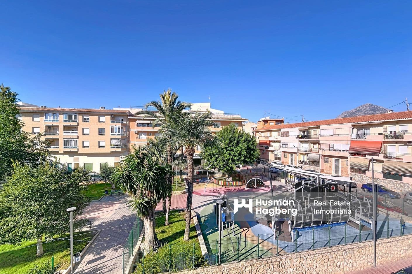 Unik hörnlägenhet med två stora terrasser