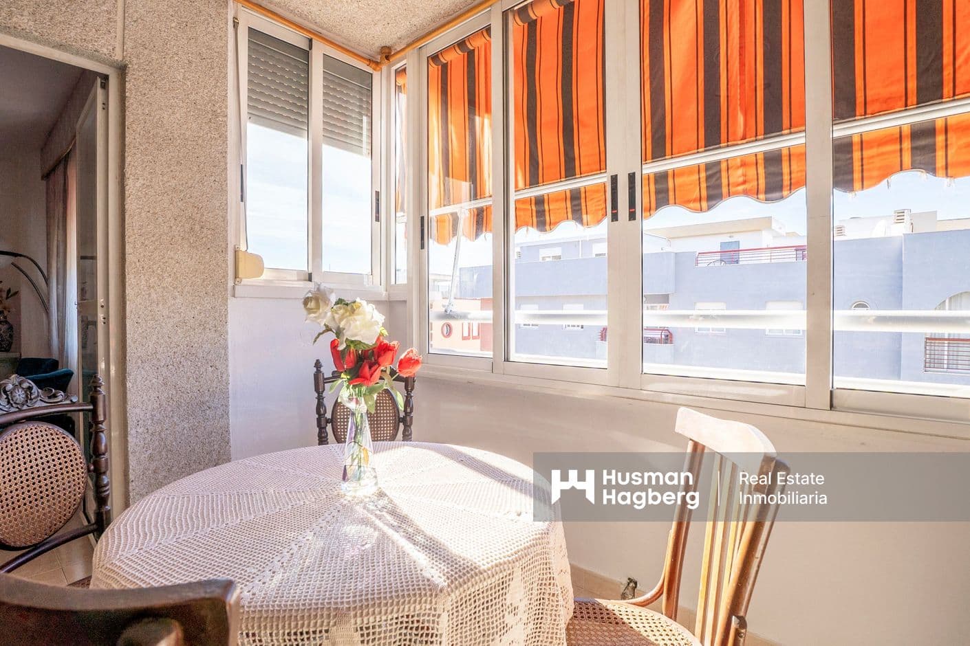 Lägenhet med tre sovrum i centrum av byn