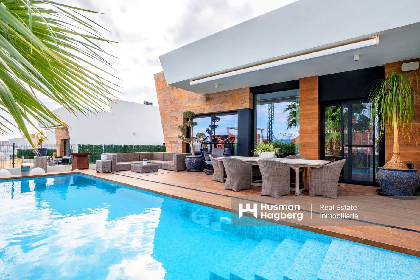 Exklusiv modern villa med privat pool