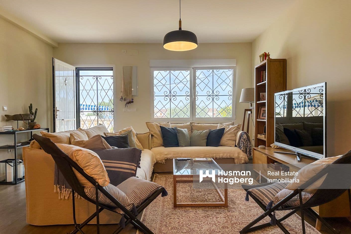 Renoverad Markplansbostad med Stor Privat Terrass