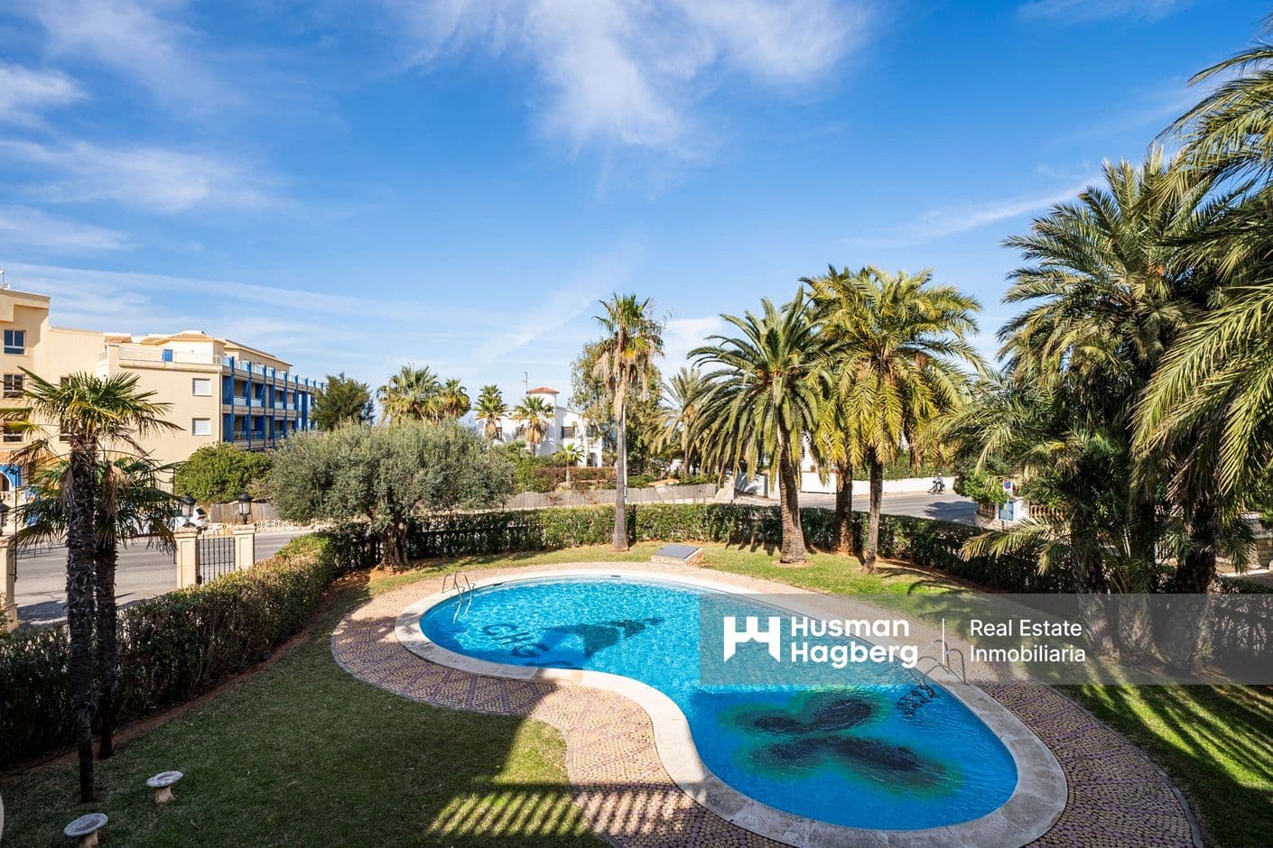 Ljus Lägenhet med Stor Terrass och Havsutsikt