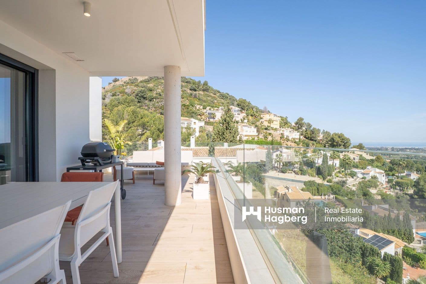 Modern residence with sea views in La Sella