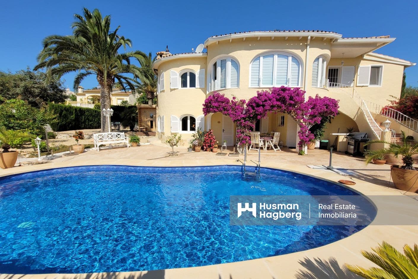 Villa mediterránea con vistas al mar