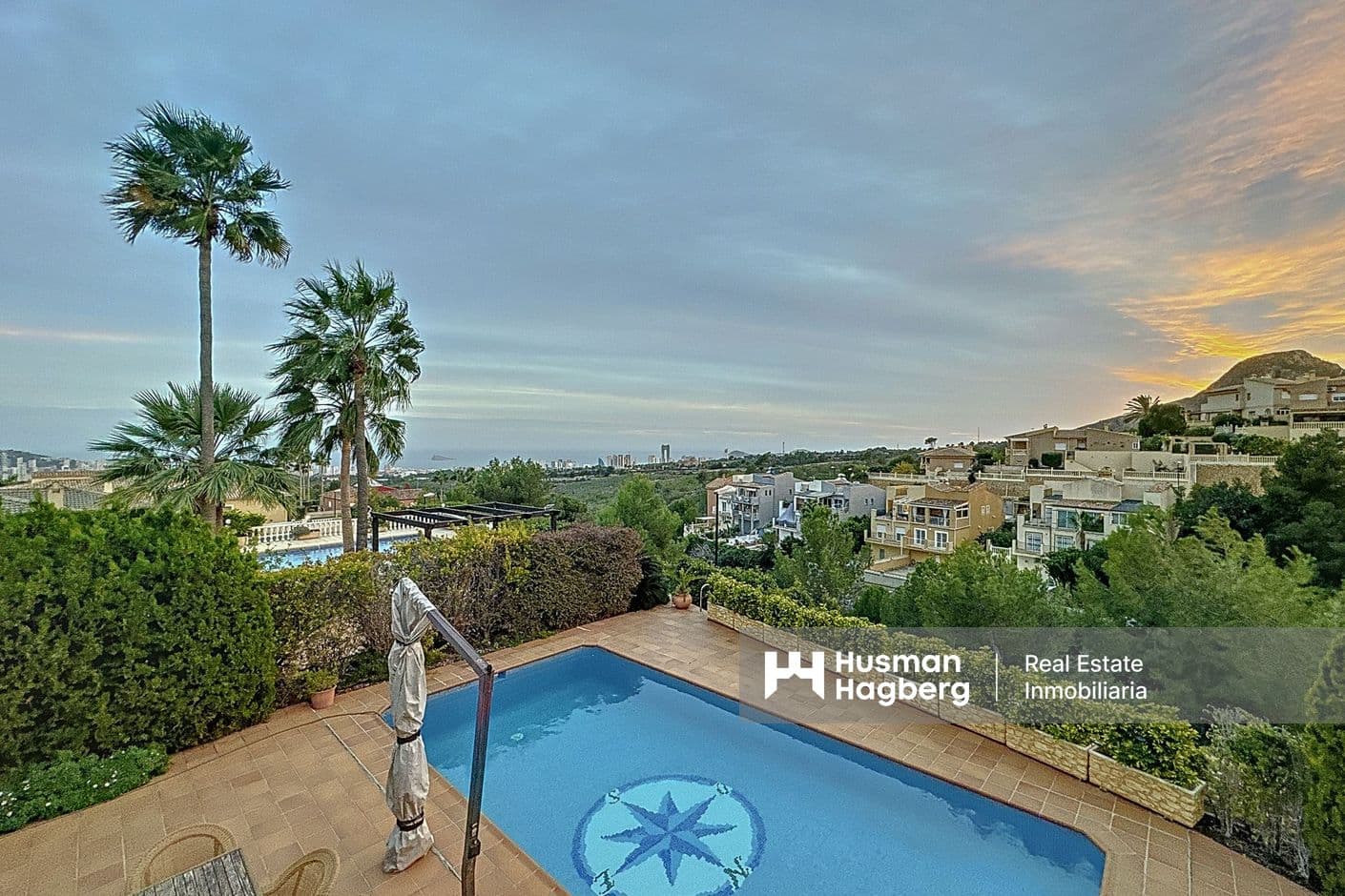 Private villa with pool and views in La Nucia