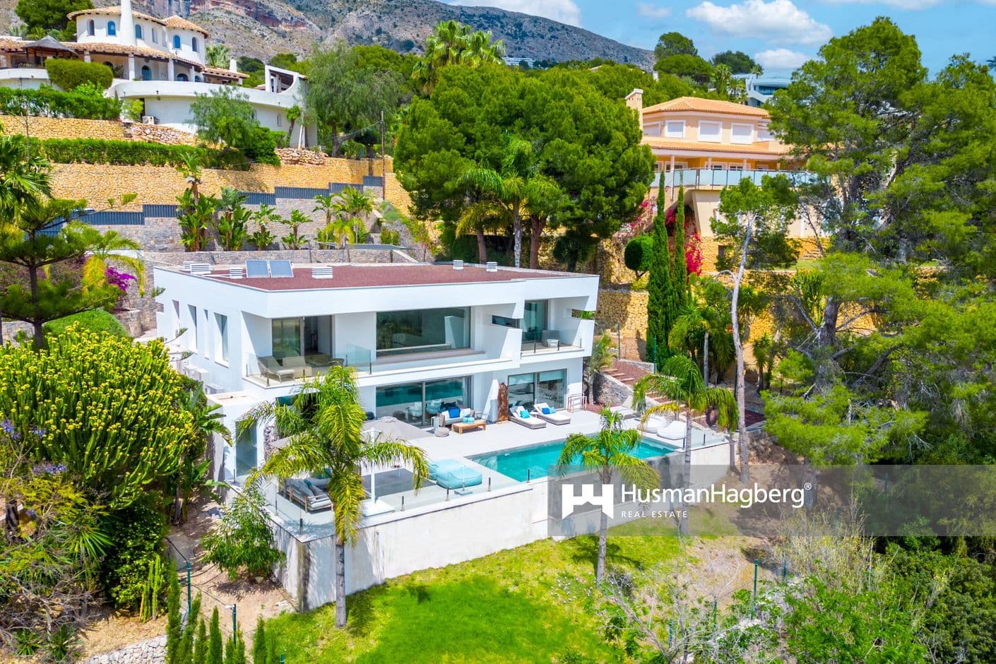 Modern villa med pool och förstklassiga ytskikt i Altea