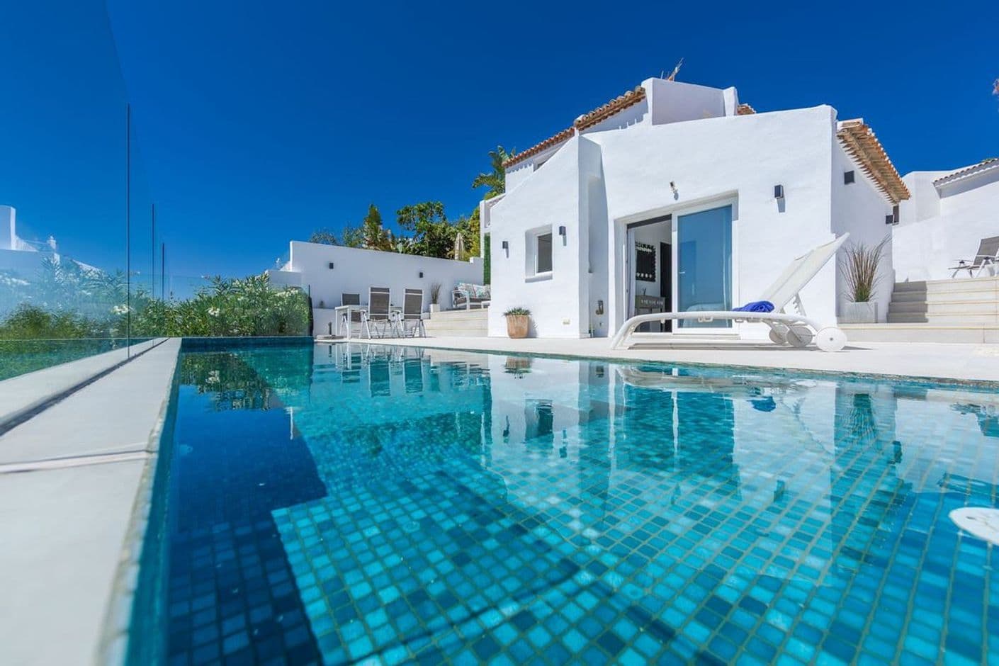 Exklusiv Villa med Havsutsikt i Estepona