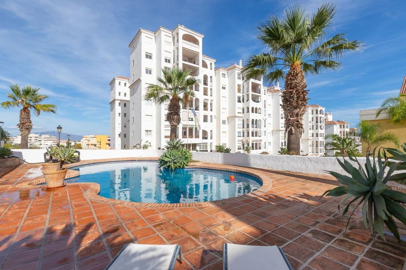 Unique spacious townhouse with private pool and private garage