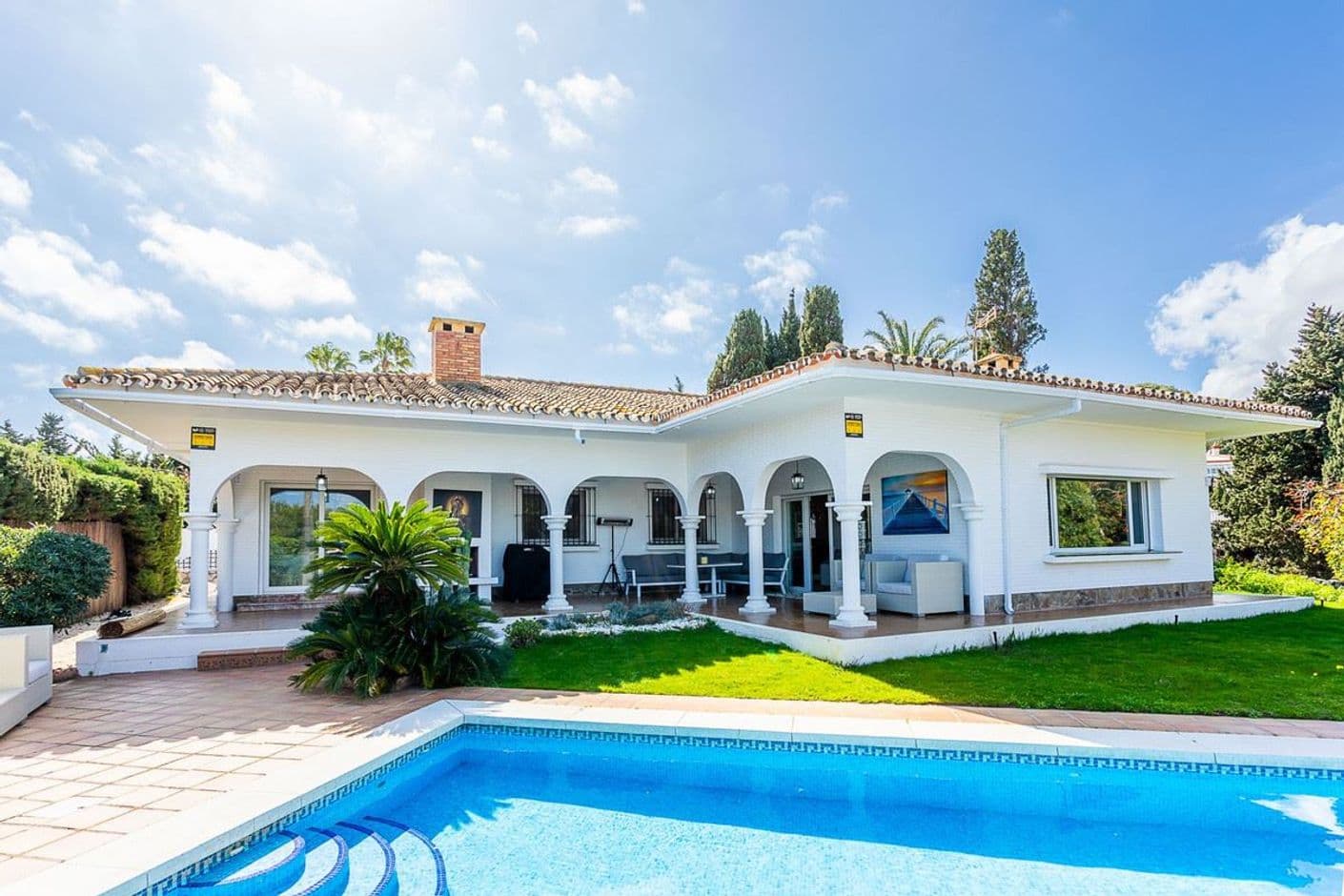 Vacker villa med pool nära La Cala