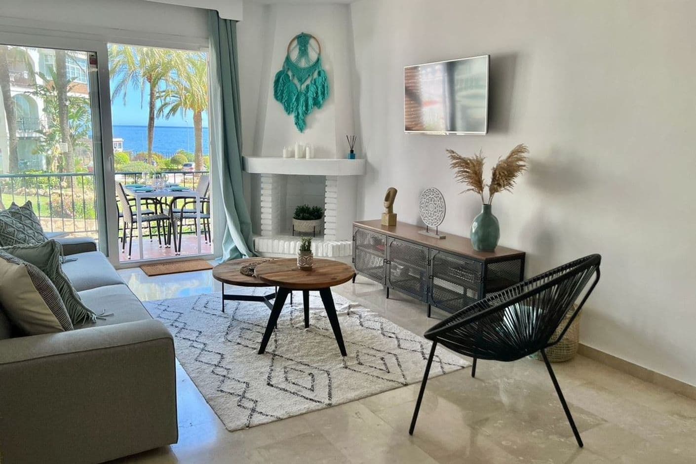 Mysigt renoverat radhus nära stranden