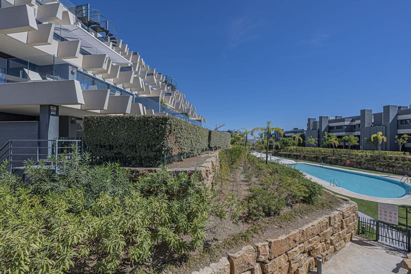 Nybyggd 2020 i expansivt område. Mysig uteplats