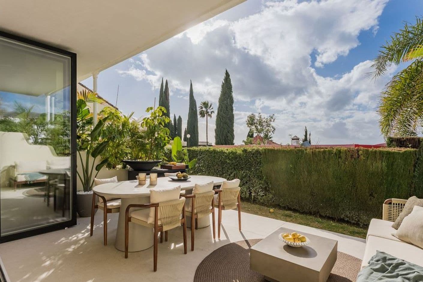 Stilfullt townhouse i golfdalen