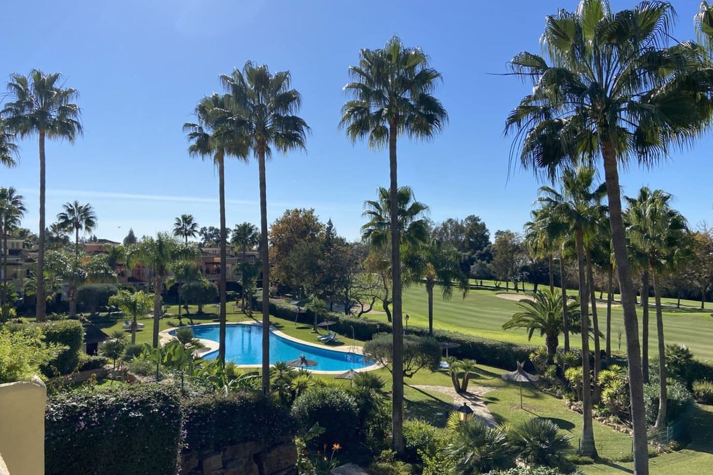 Rymligt radhus vid golfbanan