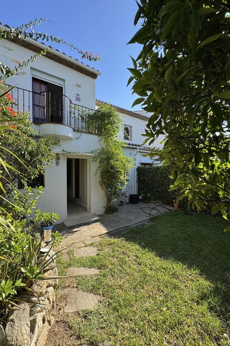 Charmigt radhus på bästa läge New Golden Mile