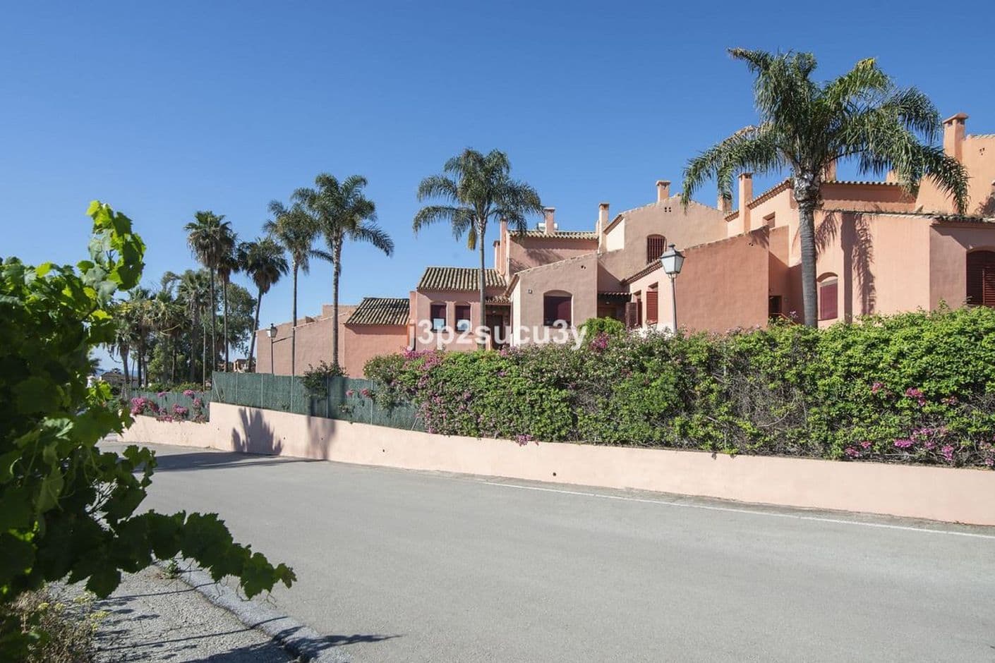 Potential in a good address near Estepona
