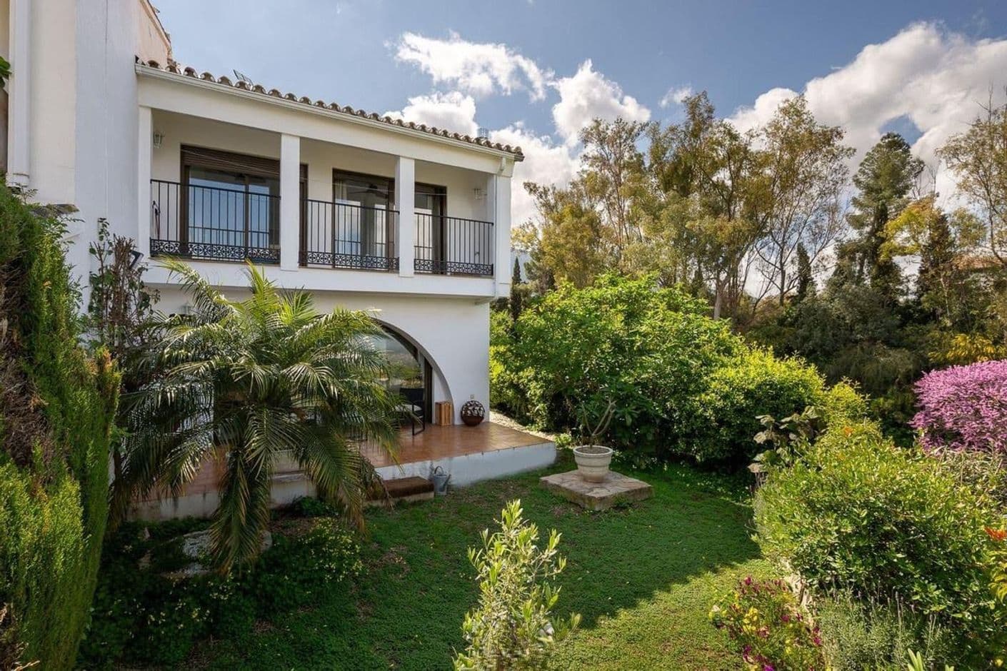 Underbart hörn radhus med egen trädgård och härlig utsikt