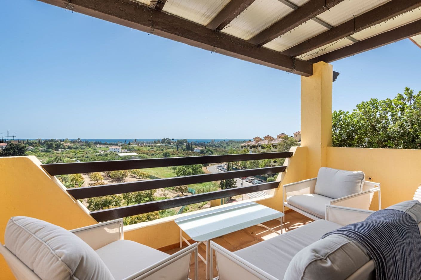 Ljus och mysig lägenhet med havsutsikt