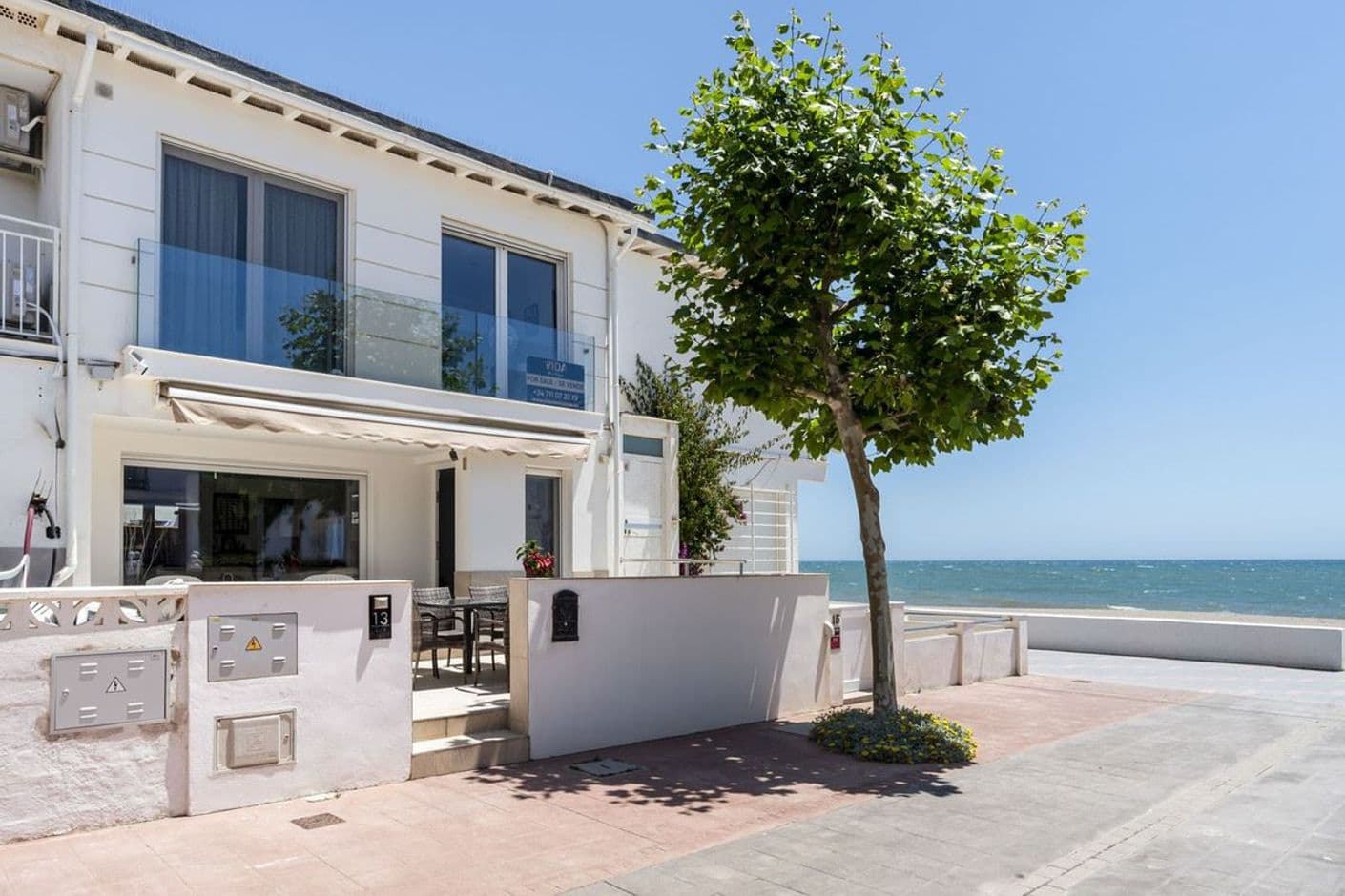 Townhouse right on the beach in La Cala