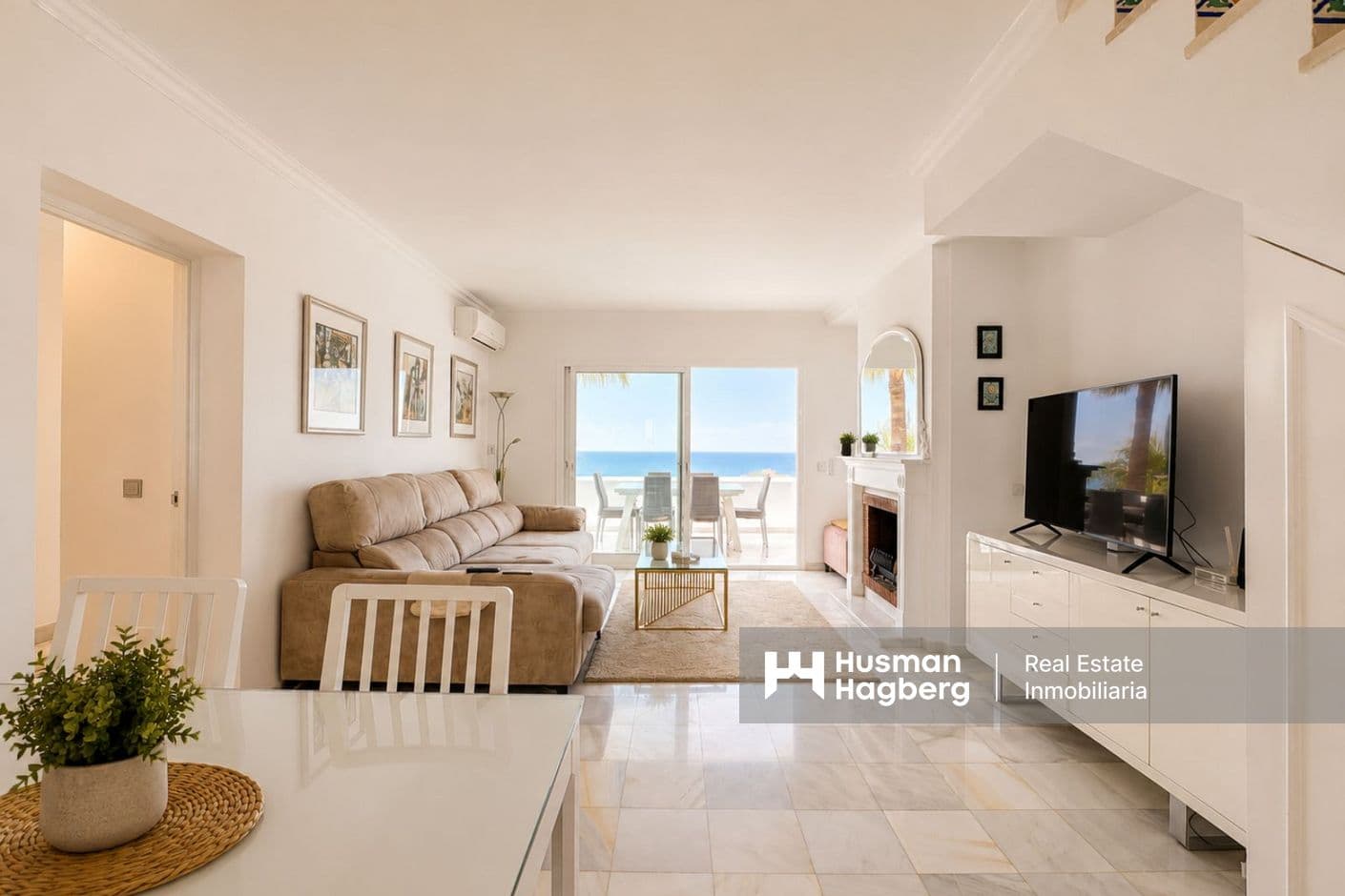 Penthouse with panoramic sea views
