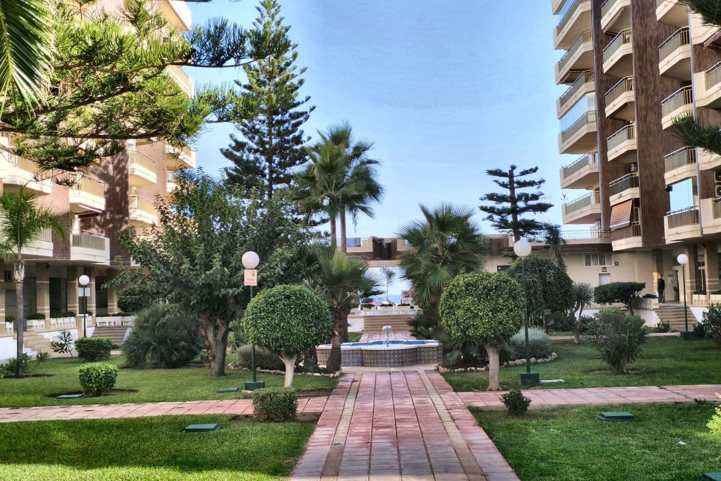 Spacious Beachside Apartment in Parque Doña Sofía
