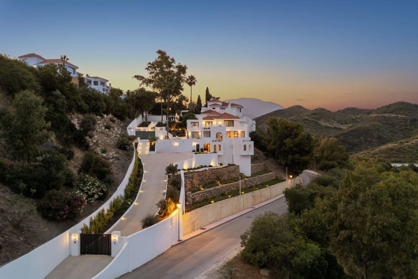 Villa with proximity to nature and panoramic views