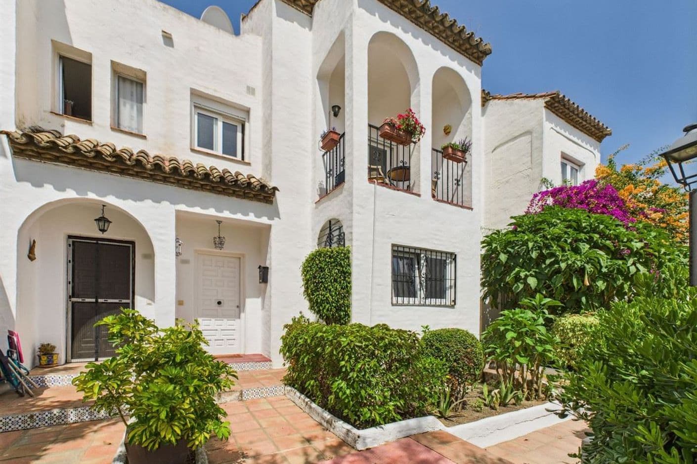 Renoverat radhus på populära New Golden Mile