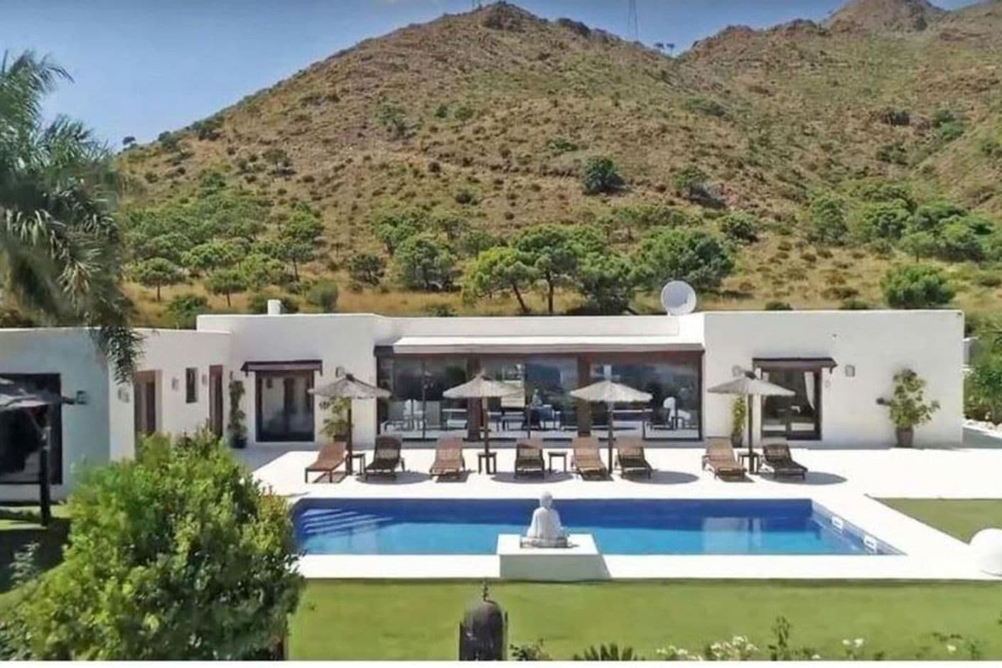 Elegant villa med panoramautsikt