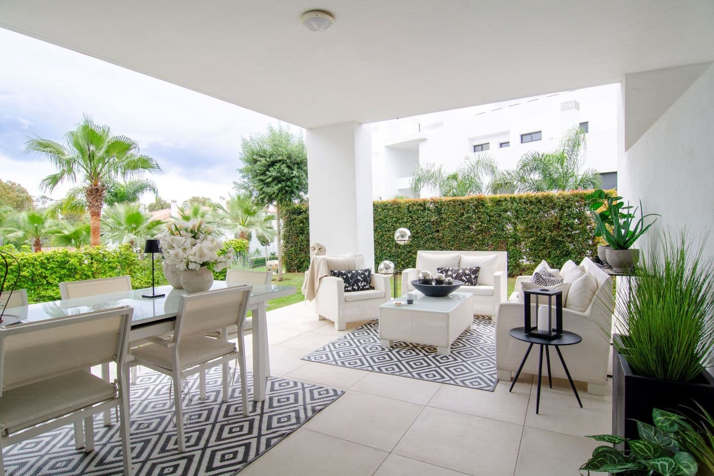 Exclusive ground floor apartment with the association's largest garden