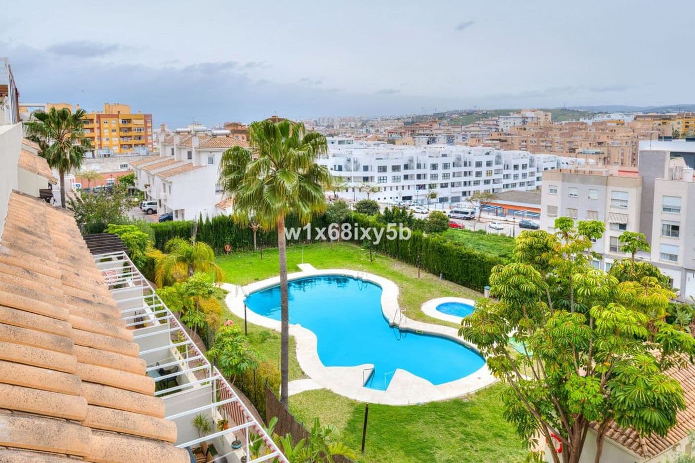 Underbar terrass mitt i Estepona