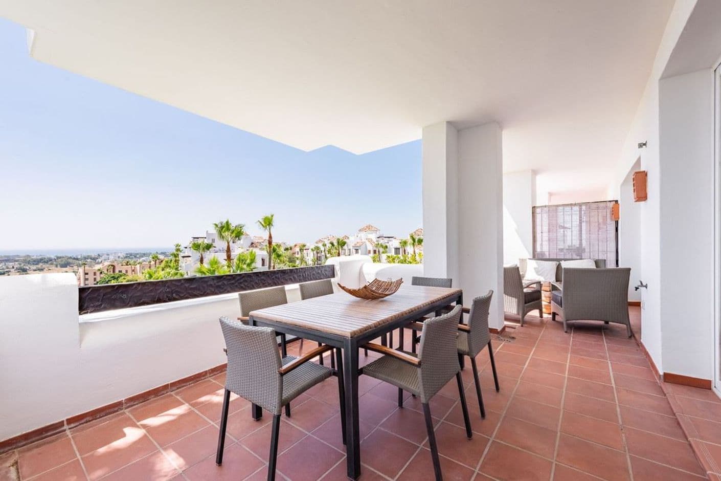 Apartment with panoramic sea views in prime elevated location