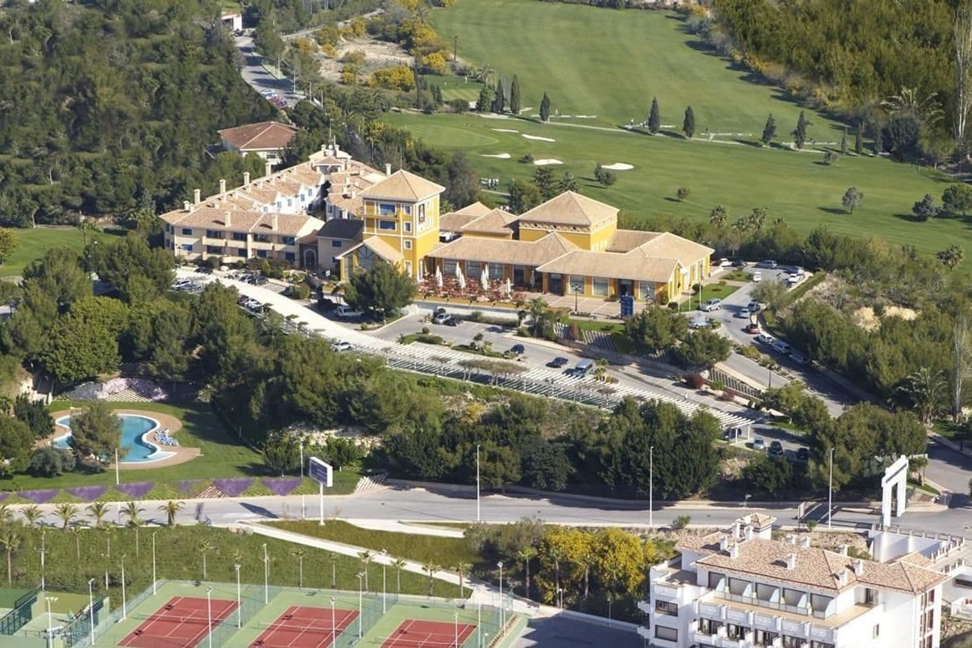 Nyckelfärdigt med gemensam pool nära Real club de Golf Campoamor