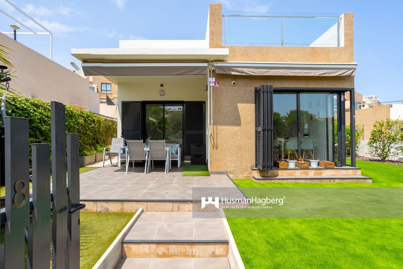 Modern villa with private pool - a dream location in the heart of La Zenia
