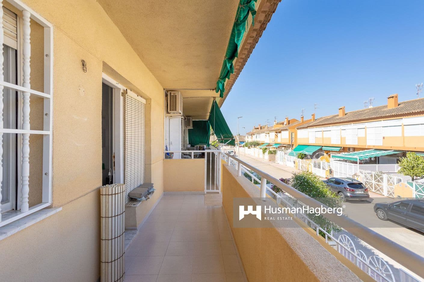 Apartamento bien planificado con dos balcones en Los Alcázares