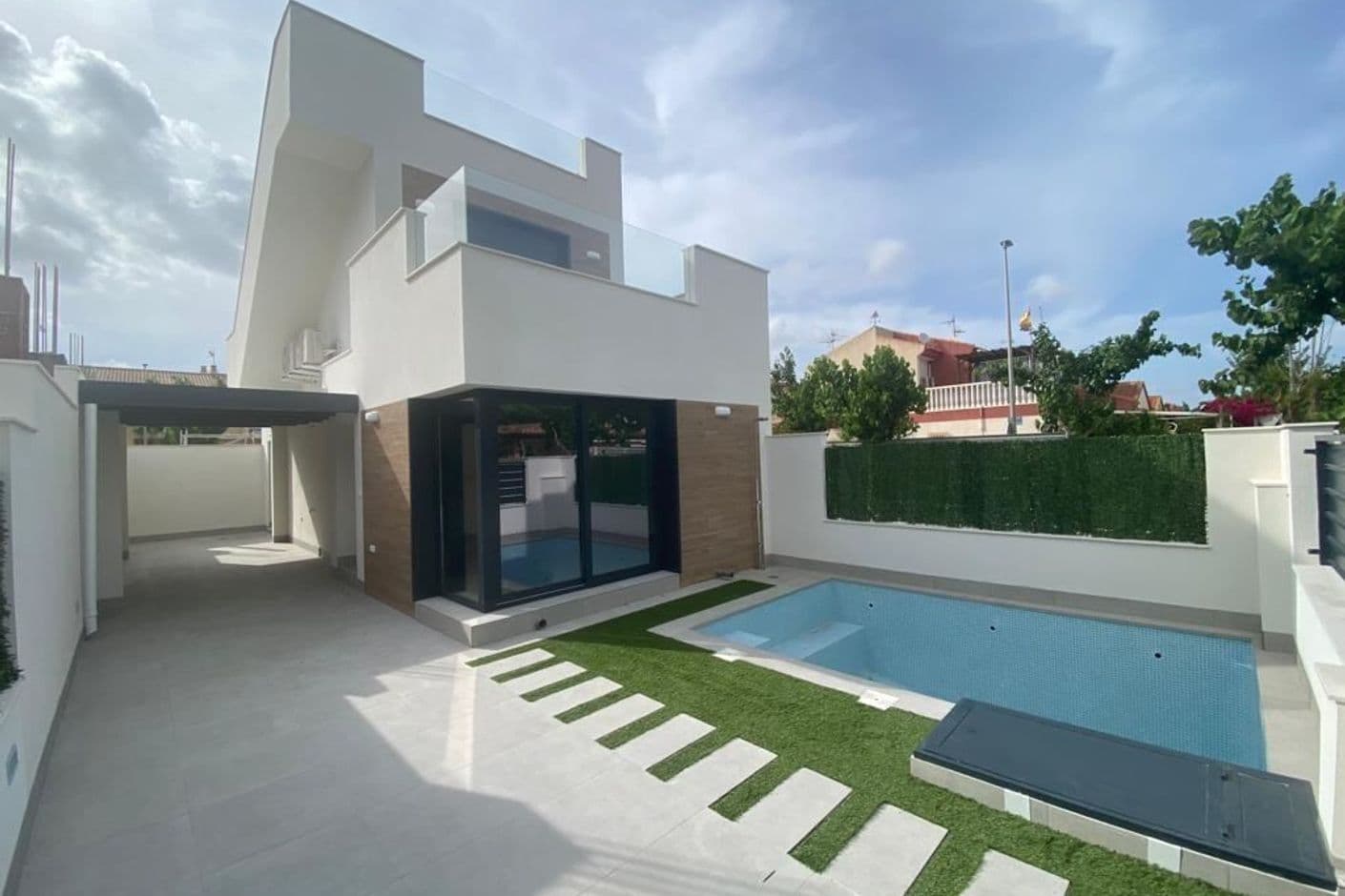 Nyproducerade villor med pool nära havet i Los Alcázares