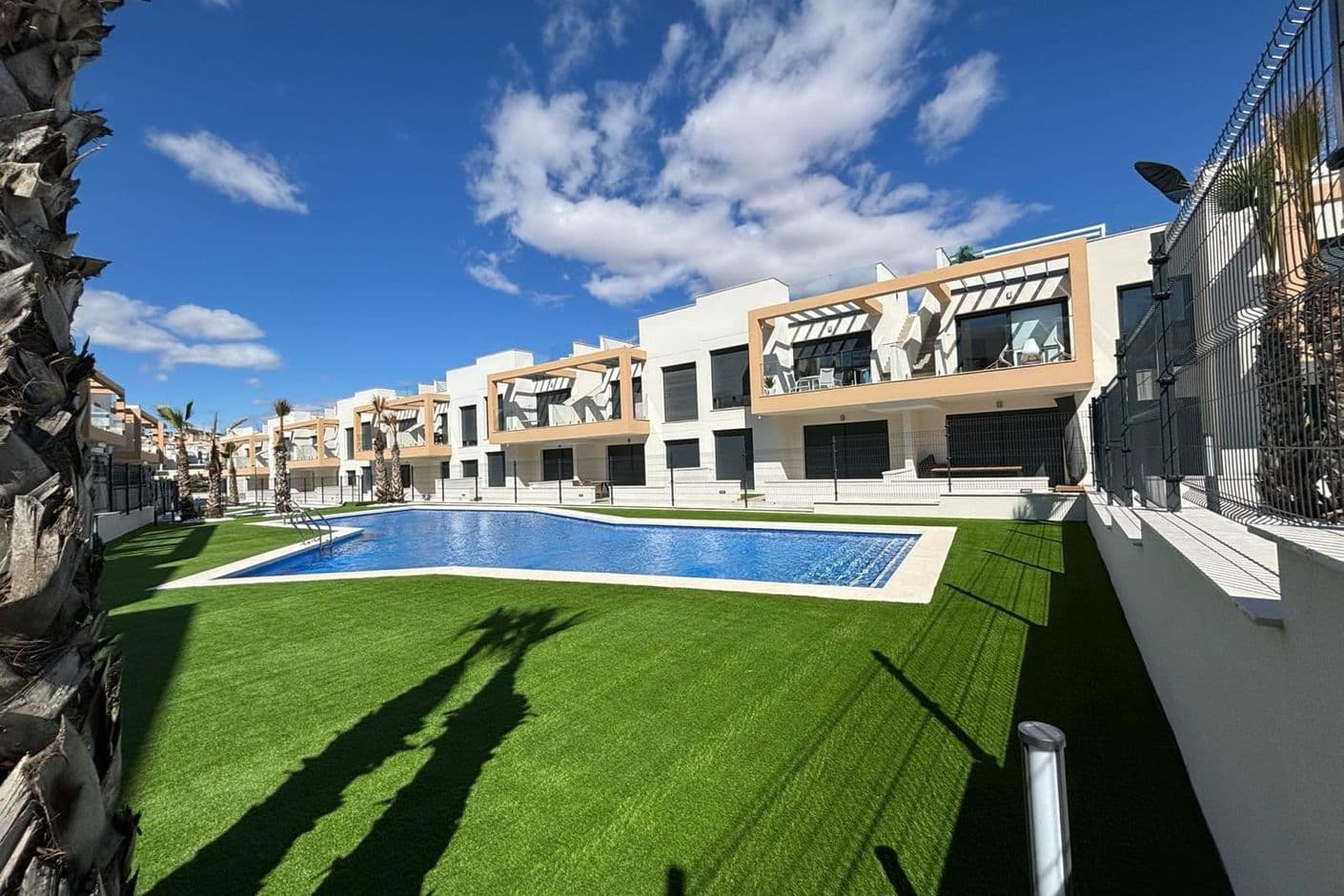 Horizon - Nyckelfärdigt med poolområde i Villamartin
