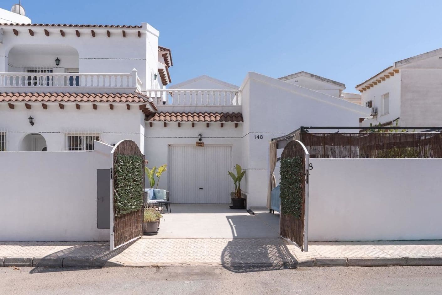 Charming semi-detached house with private saltwater pool and sun all day