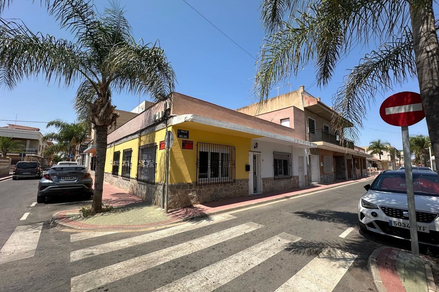 Charmigt hörnhus med tre sovrum och ett perfekt läge