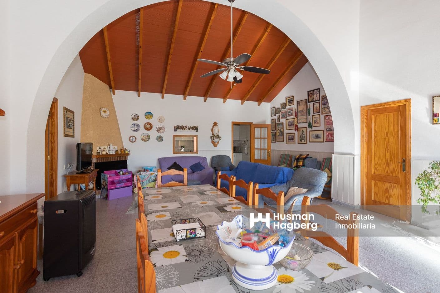 Finca med stor tomt, odlingar, pool och stor potential