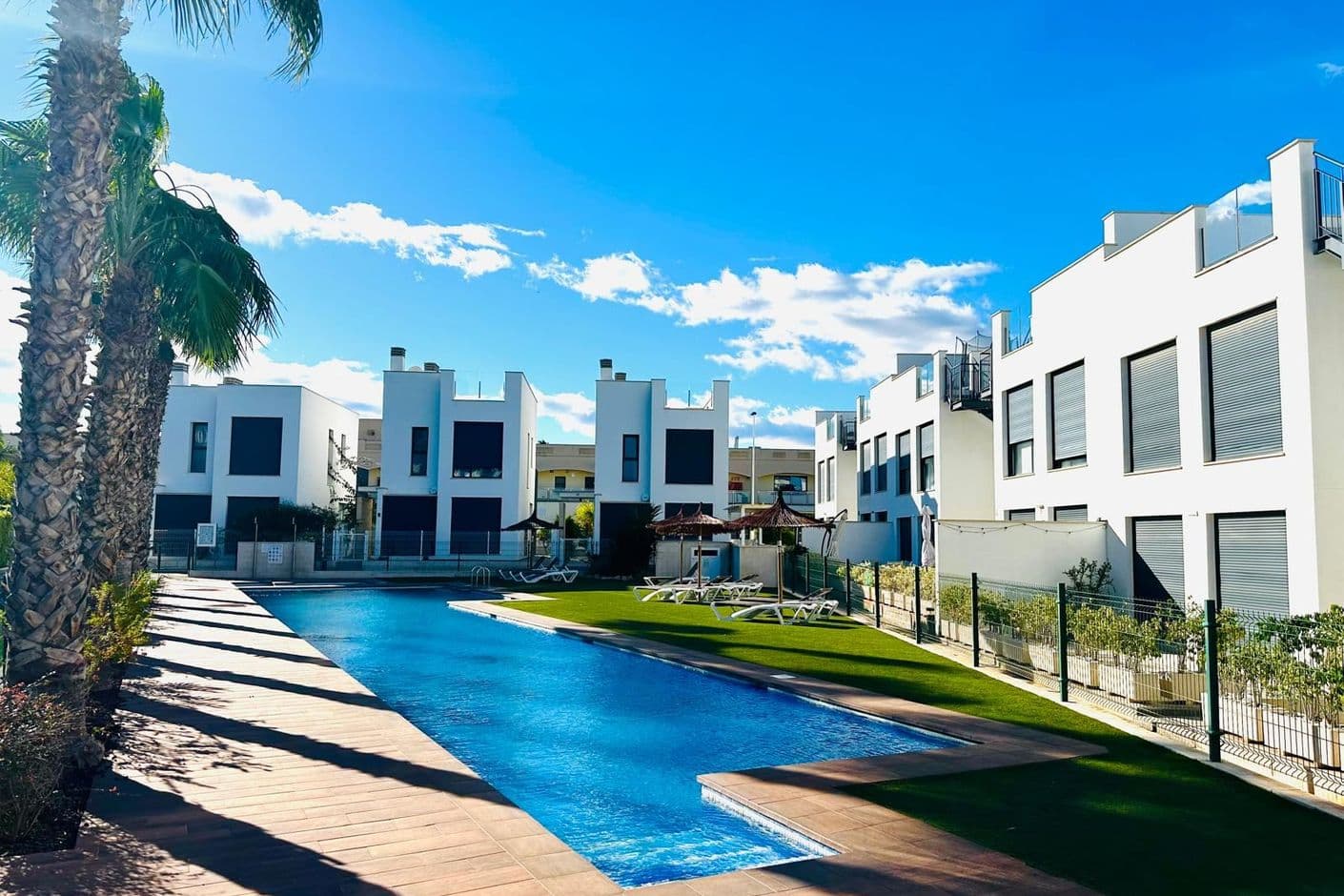 Modern och trivsam markplanslägenhet med gångavstånd till havet