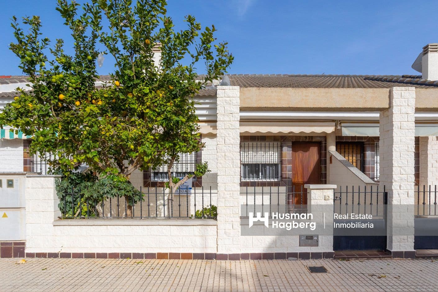Radhus med trevlig uteplats en patio nära Playa de las Higuericas
