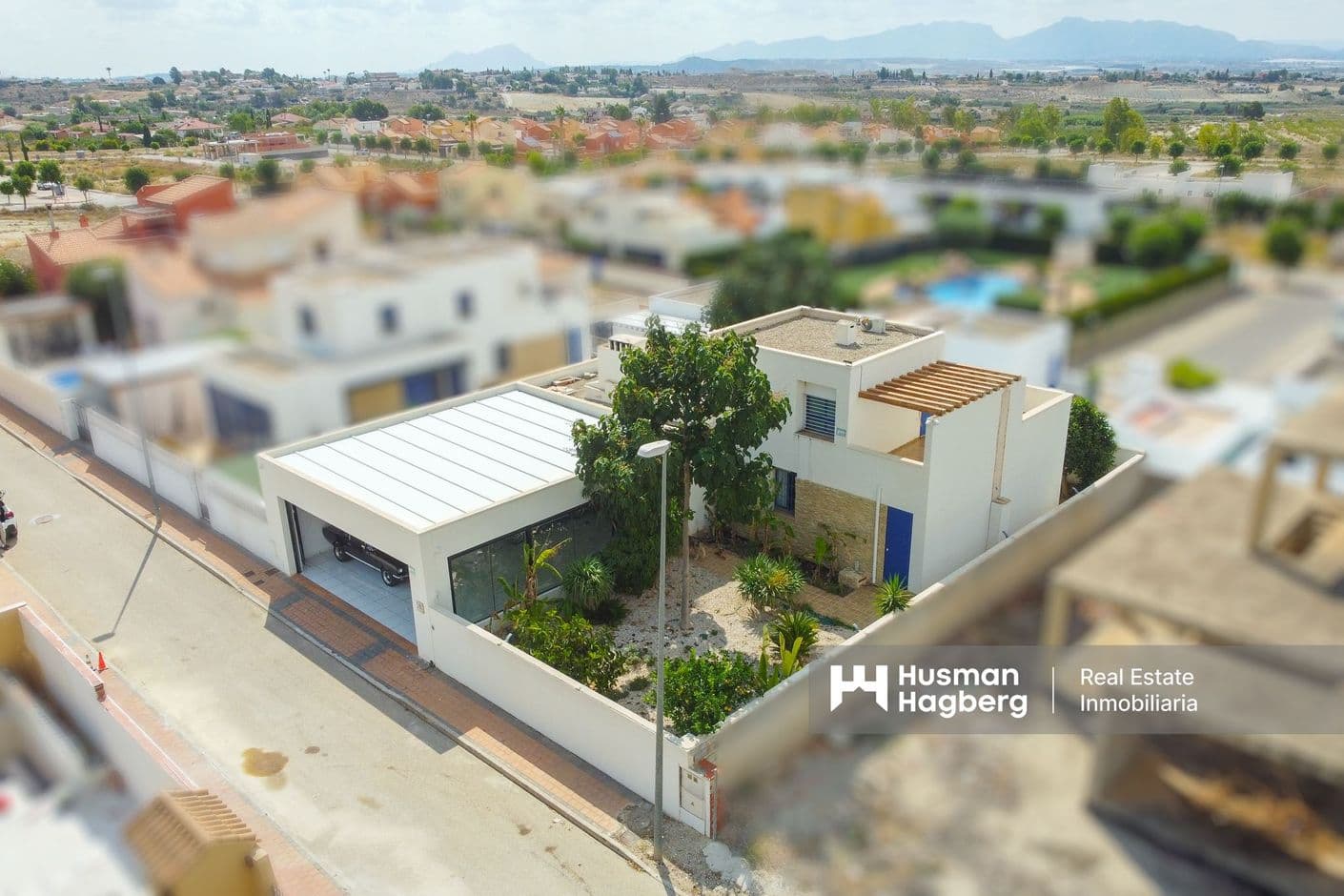 Din moderna oas i Las Kalendas – rymlig villa med garage