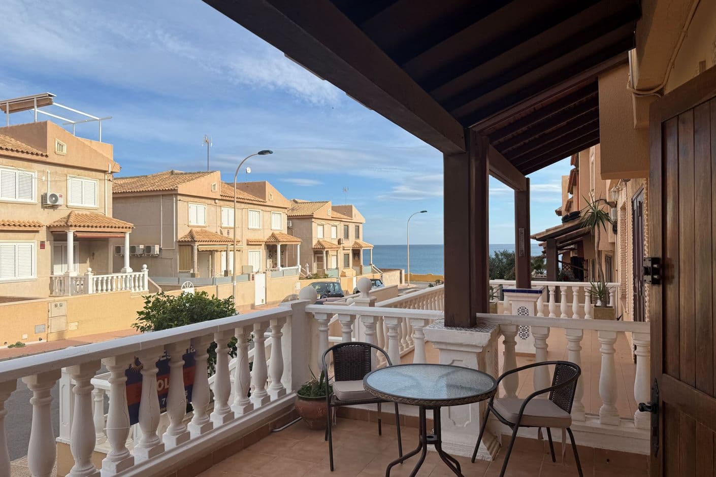 Mysigt radhus vid havet - tre terrasser och stort garage