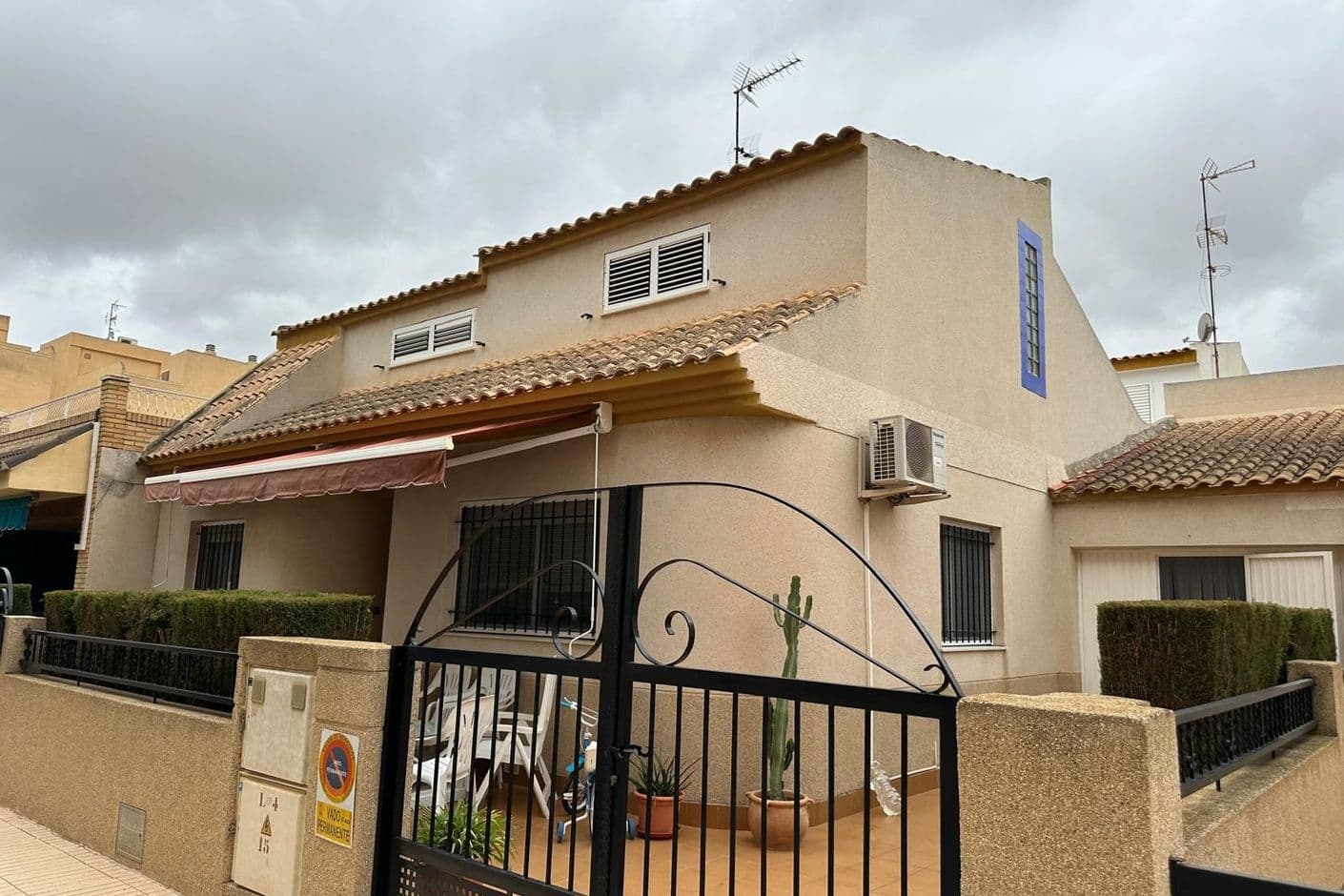 Radhus med uteplats och terrass nära Playa de la Concha