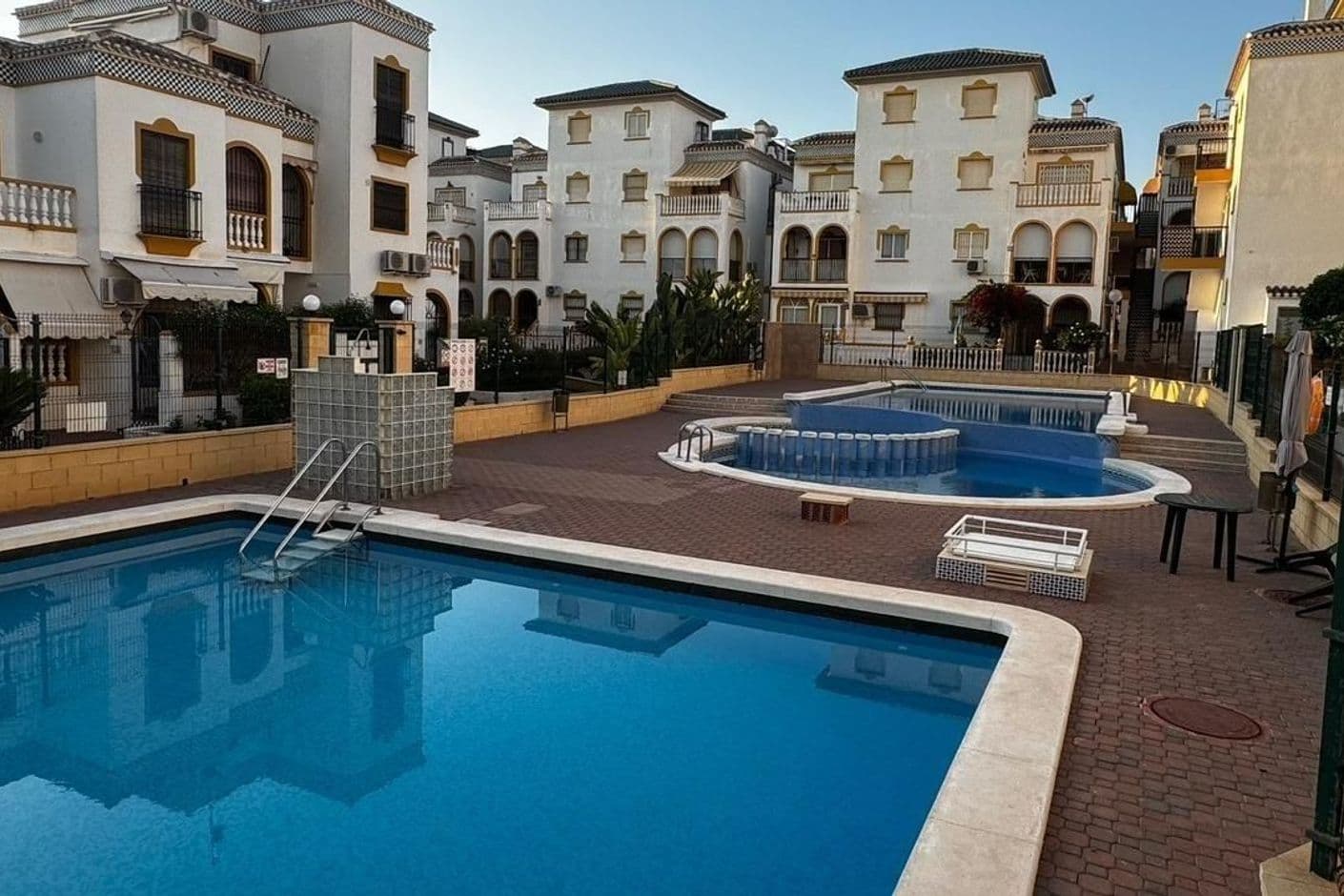 Charmigt boende med terrass och gemensamma bekvämligheter