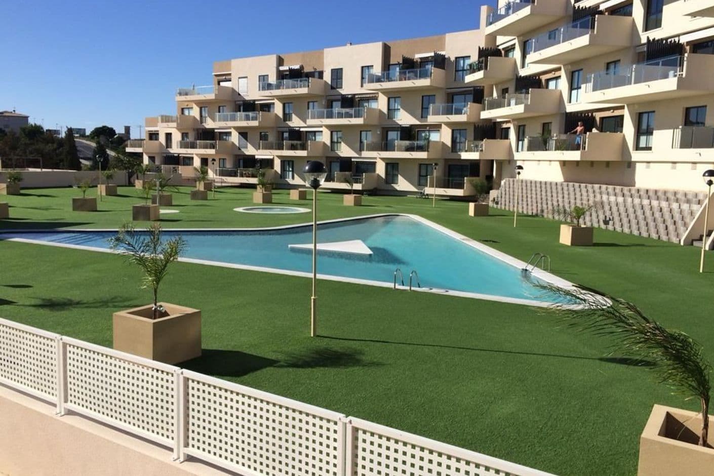 Takvåning med privat solarium - gångavstånd till stranden