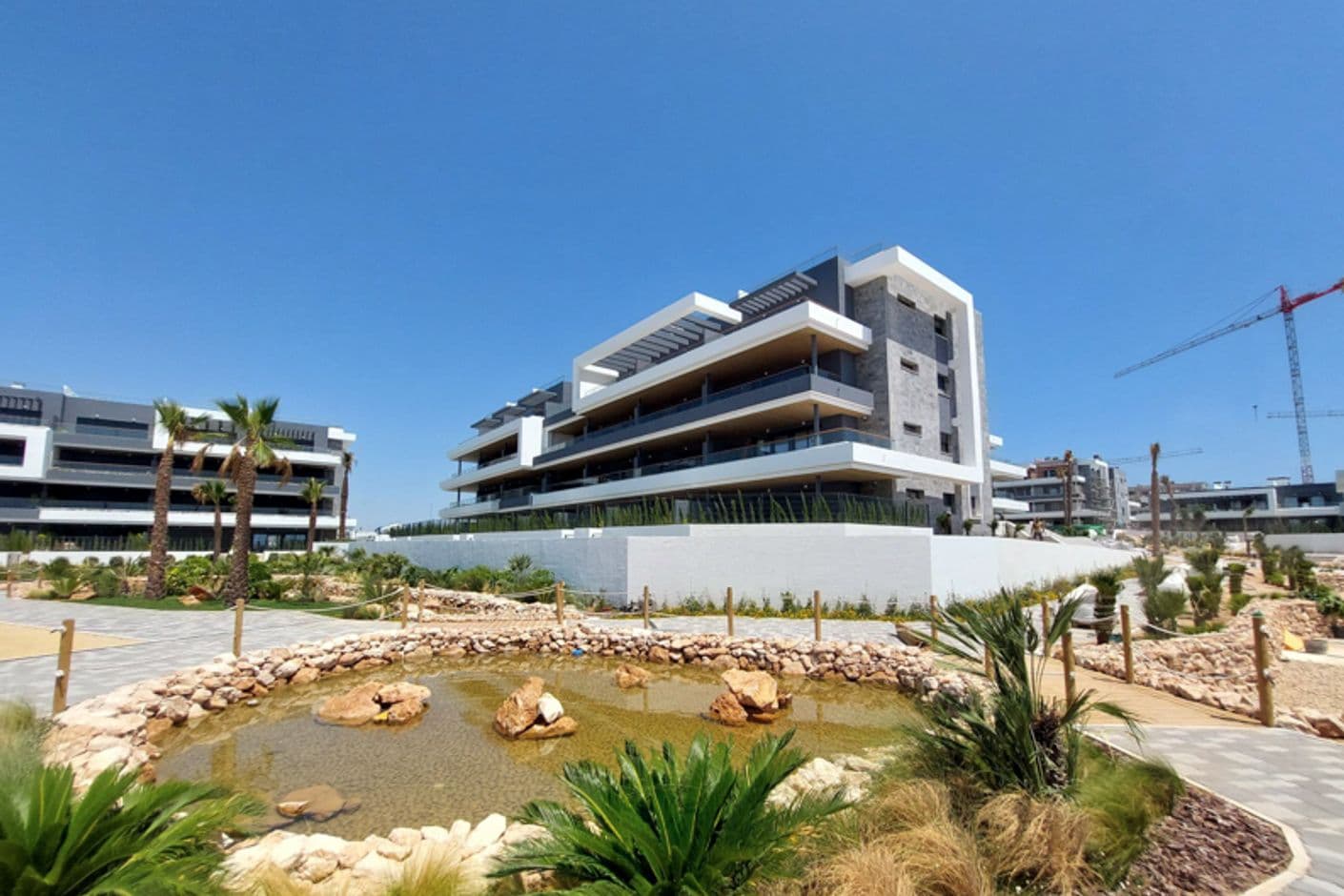 Prisvärt boende i naturskönt område - mellan två laguner